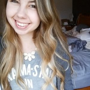 Meet your Posher, Kayla